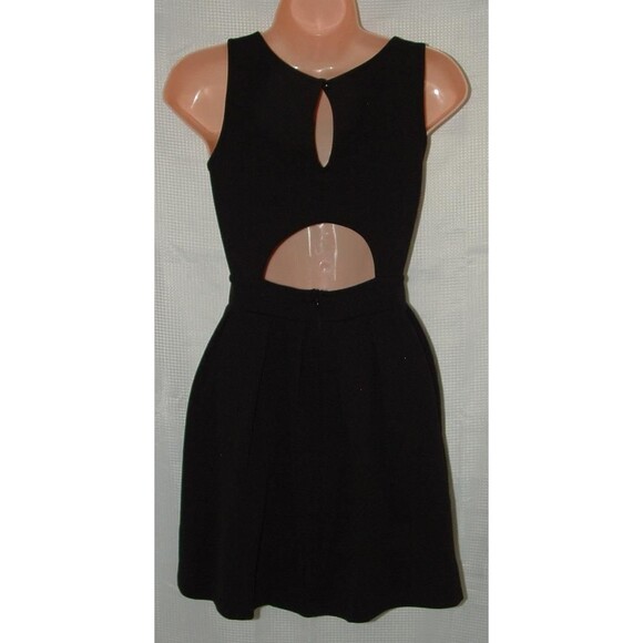 Black Sz Jr Small Sleeveless Open Back Fit & Flare Mini Dress JAYVEE - Picture 3 of 3